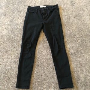 GAP short black skinny jeans. In great condition.